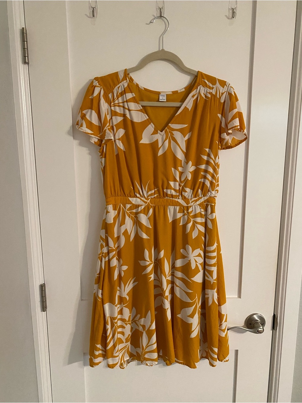Old Navy short sleeve v-neck dress